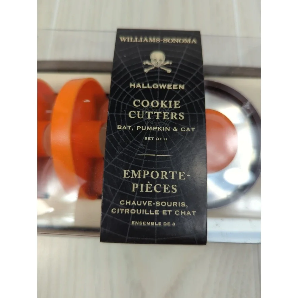 Williams Sonoma Halloween Cookie Cutters set 3  Bat Cat Pumpkin Spring Press